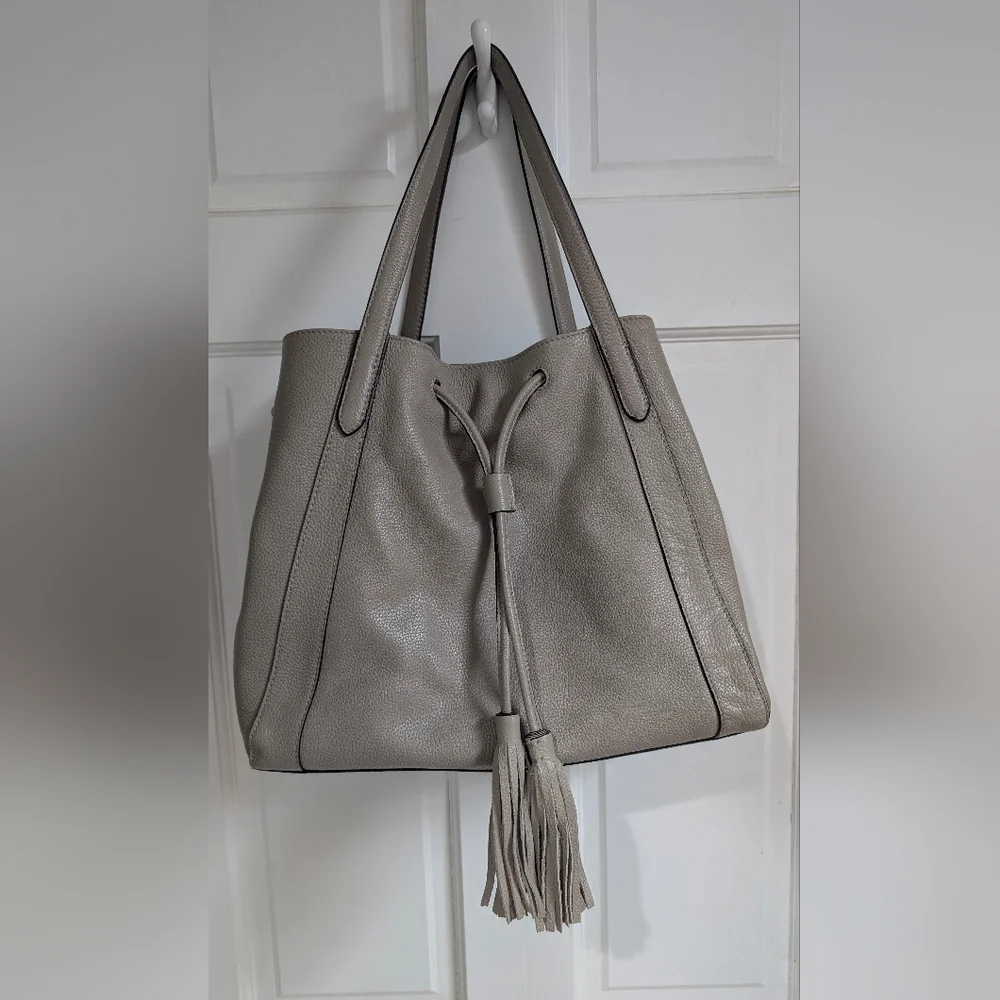 Tignanello Cinch Drawstring Hobo  Leather Shoulder Bag A385771 - Picture 2 of 4